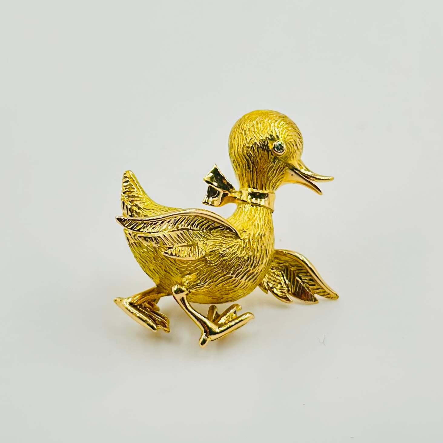 Broche BOUCHERON "Canard marchant"  en or jaune