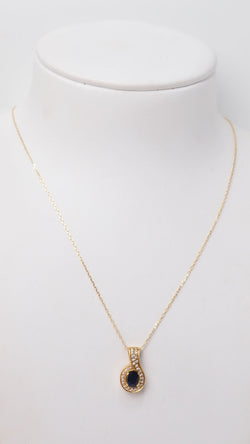Pendentif et chaîne en or jaune, saphir et diamants