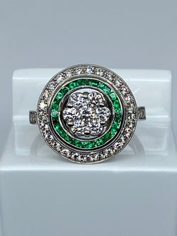 Bague ronde en or 18 carats en émeraudes et diamants de style ART DECO