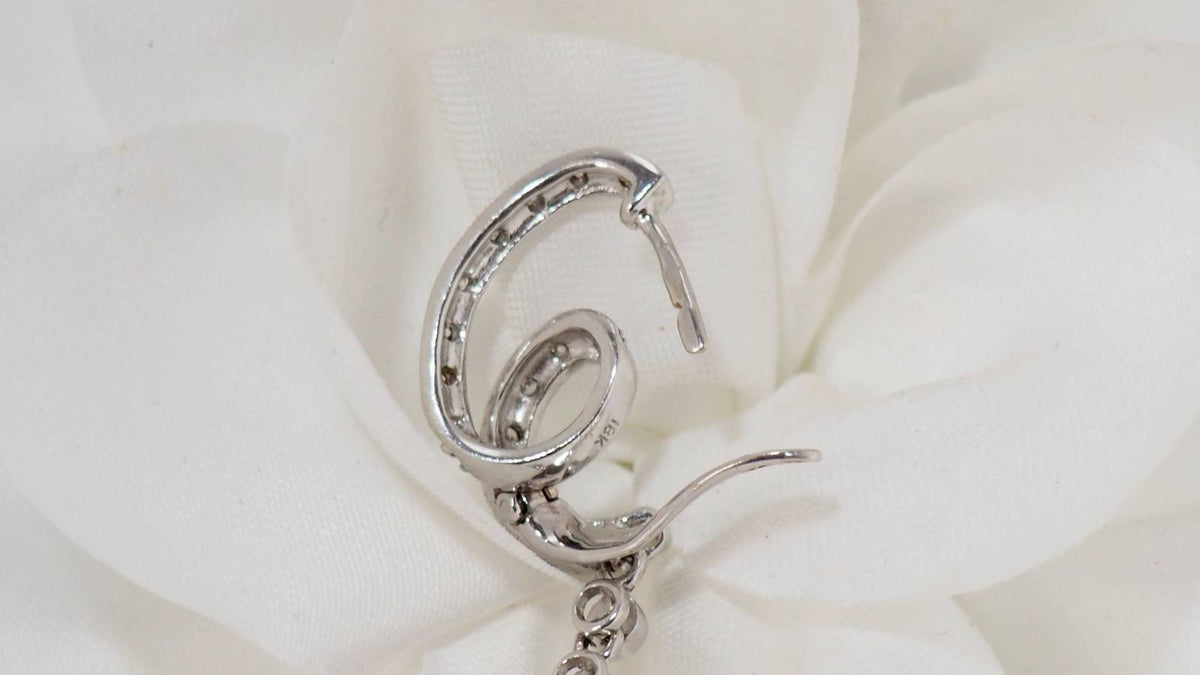 Pendants d'oreilles en or blanc, diamants et corail