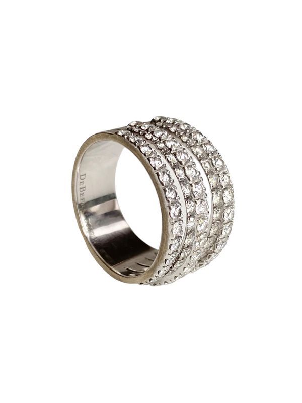 Bague DE BEERS, en or blanc 18k et diamants.