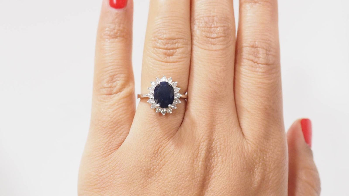 Bague en or blanc, saphir et diamants
