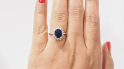 Bague en or blanc, saphir et diamants
