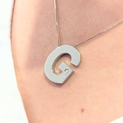 Collier G en or blanc et diamant