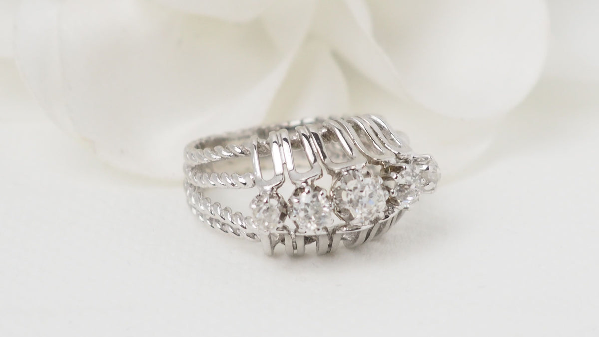 Bague Art Déco en or blanc et platine, diamants