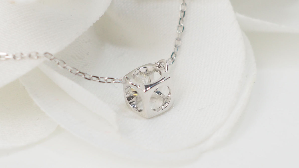 Collier Dinh Van Le Cube diamant en or blanc et diamant