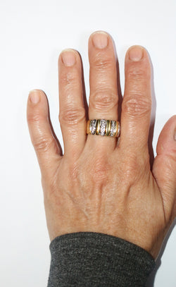 Bague bandeau godronnée deux ors et diamants