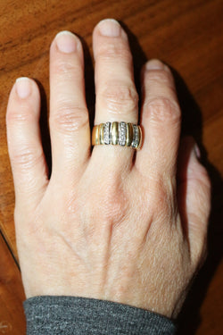 Bague bandeau godronnée deux ors et diamants