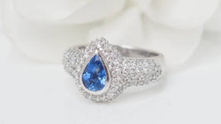 Bague en or blanc, saphir de Ceylan et diamants