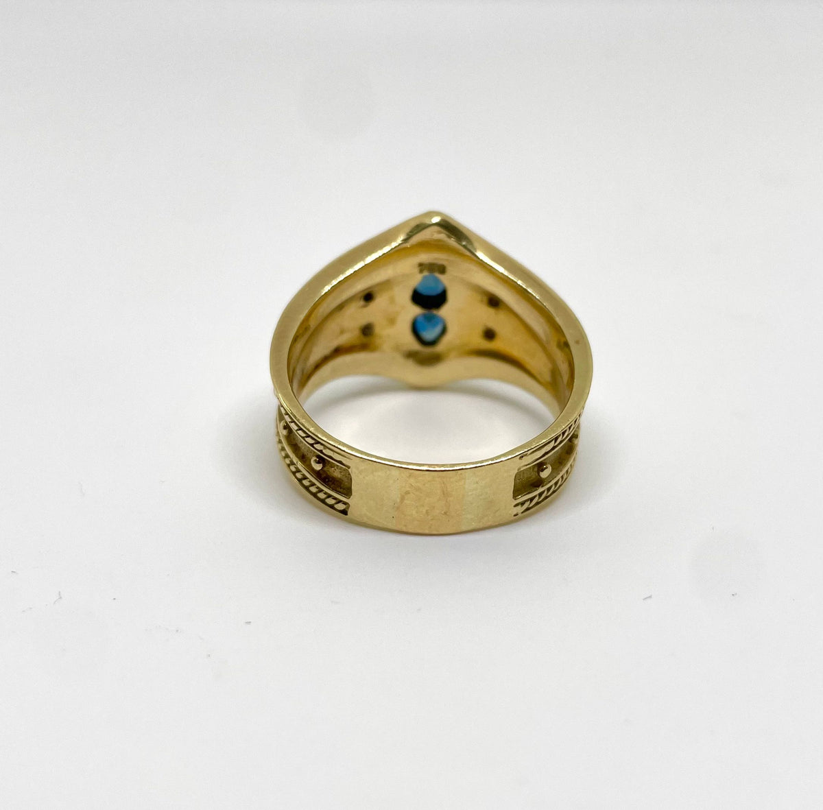 Bague byzantine en or jaune 18k saphirs et diamants