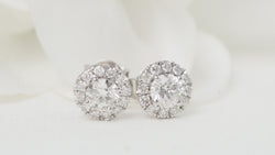 Boucles d'oreilles marguerite en or blanc et diamants