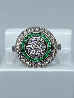 Bague ronde en or 18 carats en émeraudes et diamants de style ART DECO