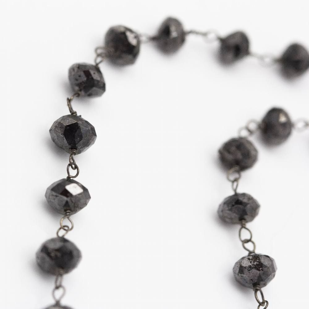 Collier en diamant noir. Deuxième main