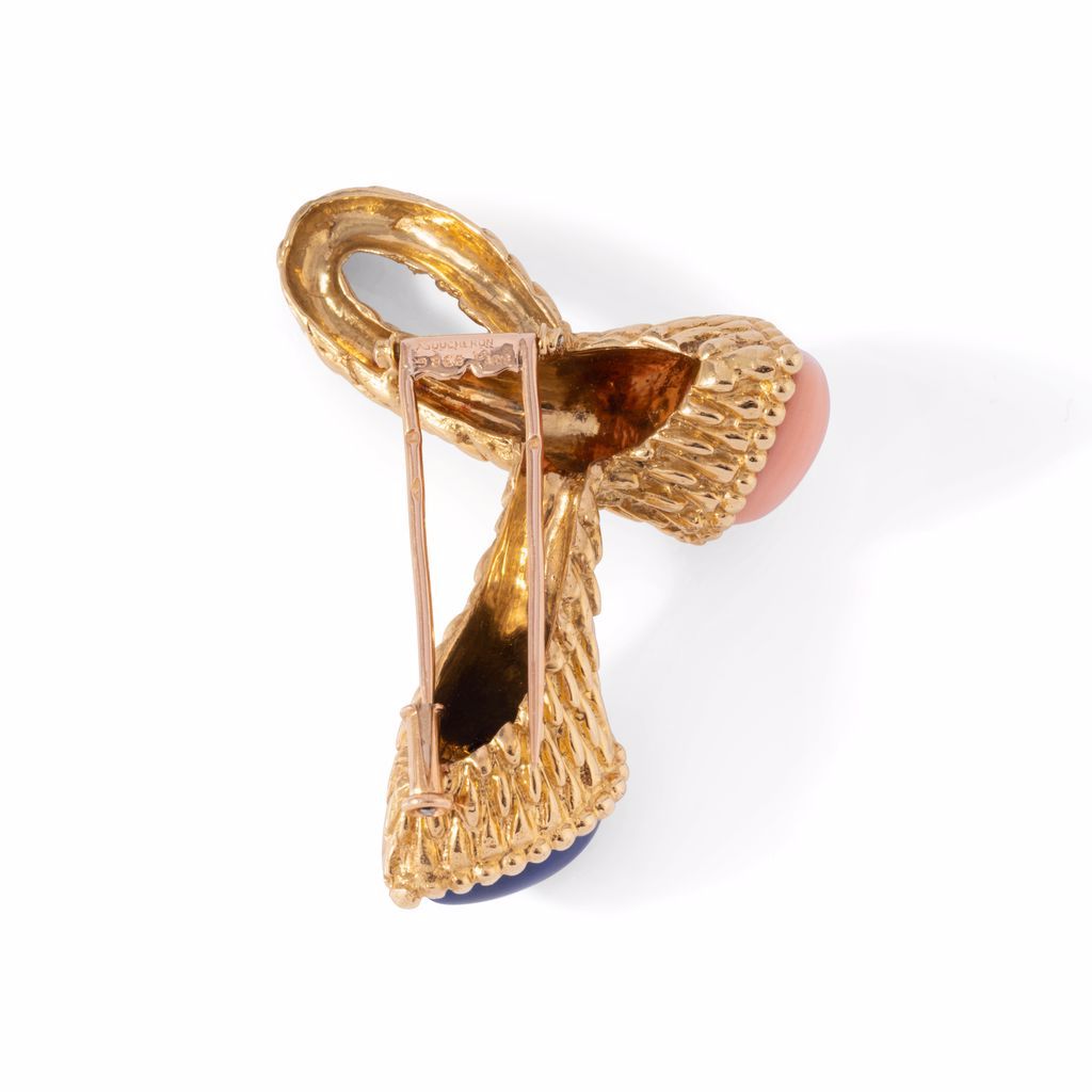 Broche BOUCHERON "Serpent bohème", en or jaune, corail et lapis-lazuli