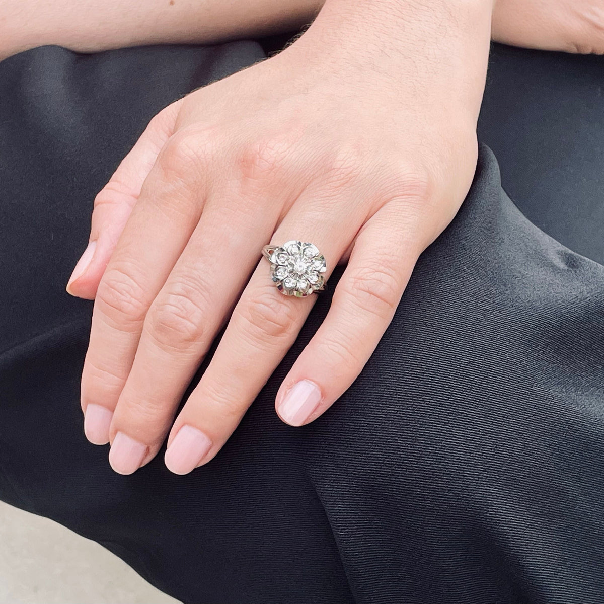 Bague Marguerite en or blanc et diamants