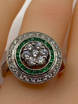 Bague ronde en or 18 carats en émeraudes et diamants de style ART DECO