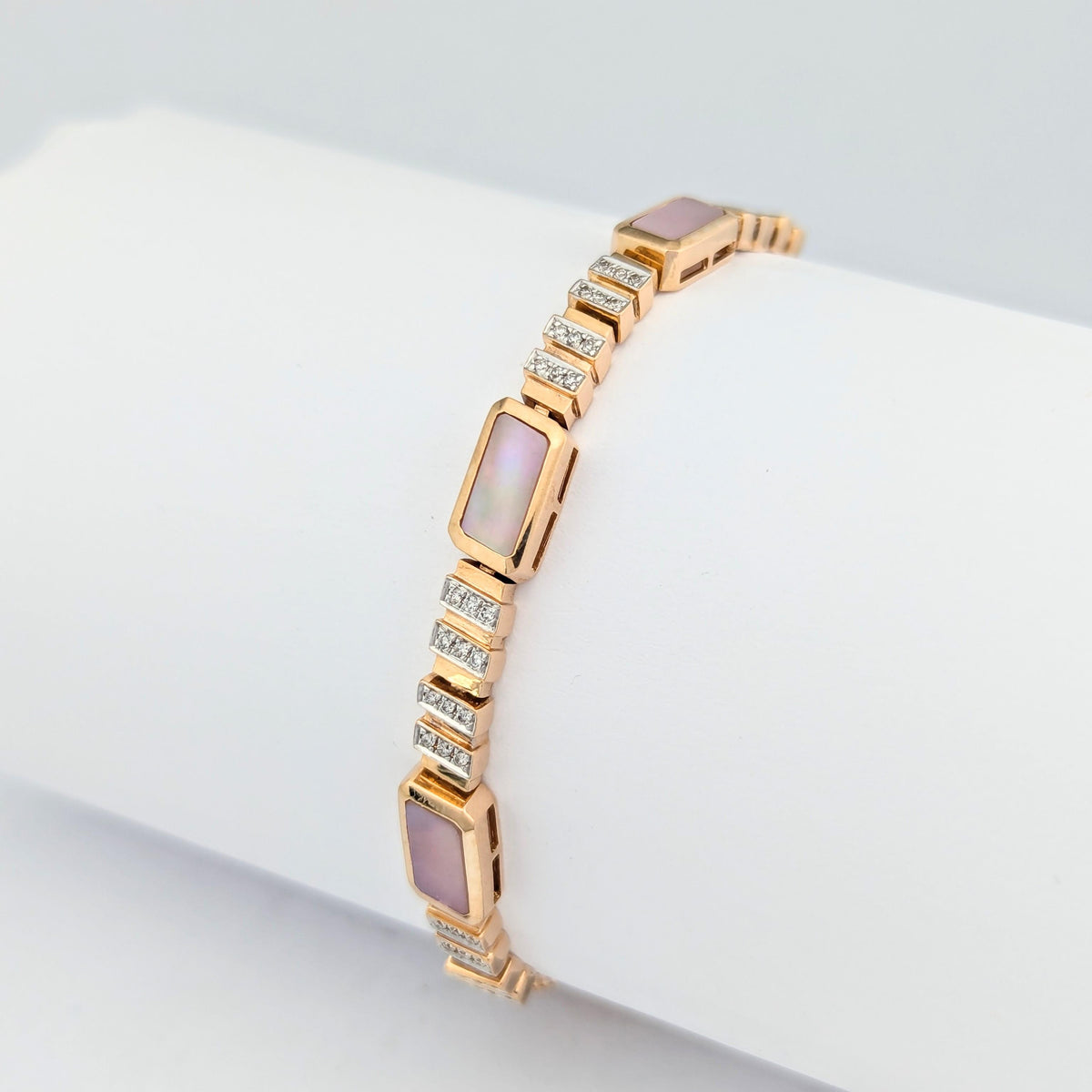 Bracelet en or rose diamants et nacre