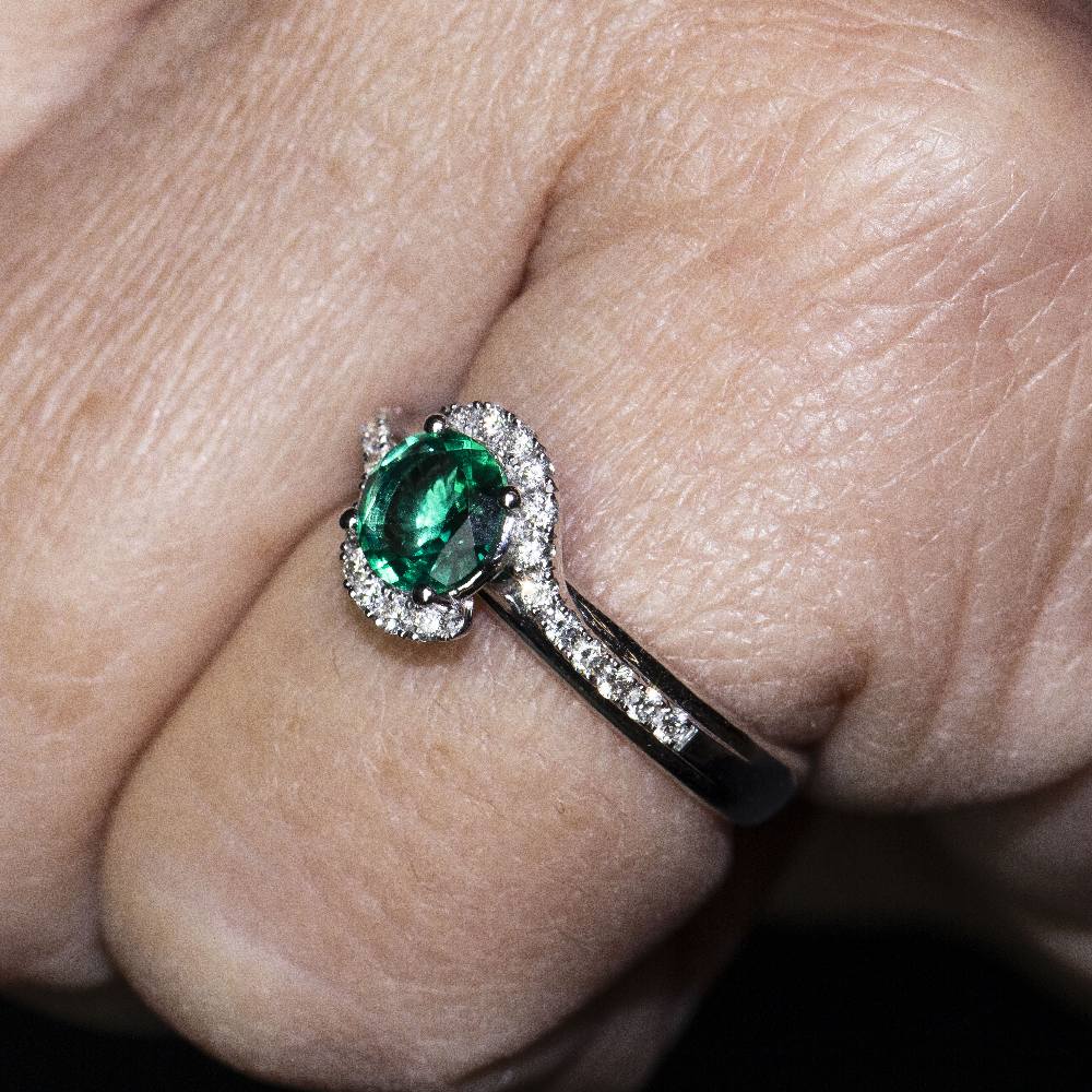 Bague Solitaire en or blanc, émeraude et diamant