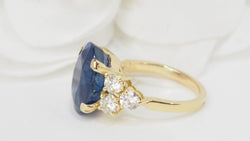 Bague importante en or jaune, saphir de Ceylan et diamants