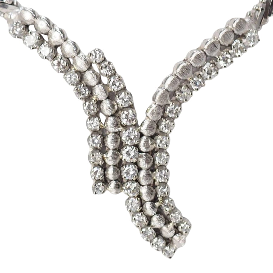 Collier de luxe en or blanc et diamants