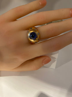 Bague en or 18 carats, saphir cabochon 5.10 ct ceylan non chauffé vers 1940