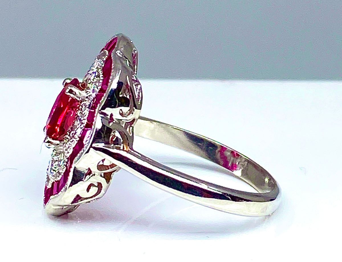 Bague marguerite en or blanc en rubis et diamants