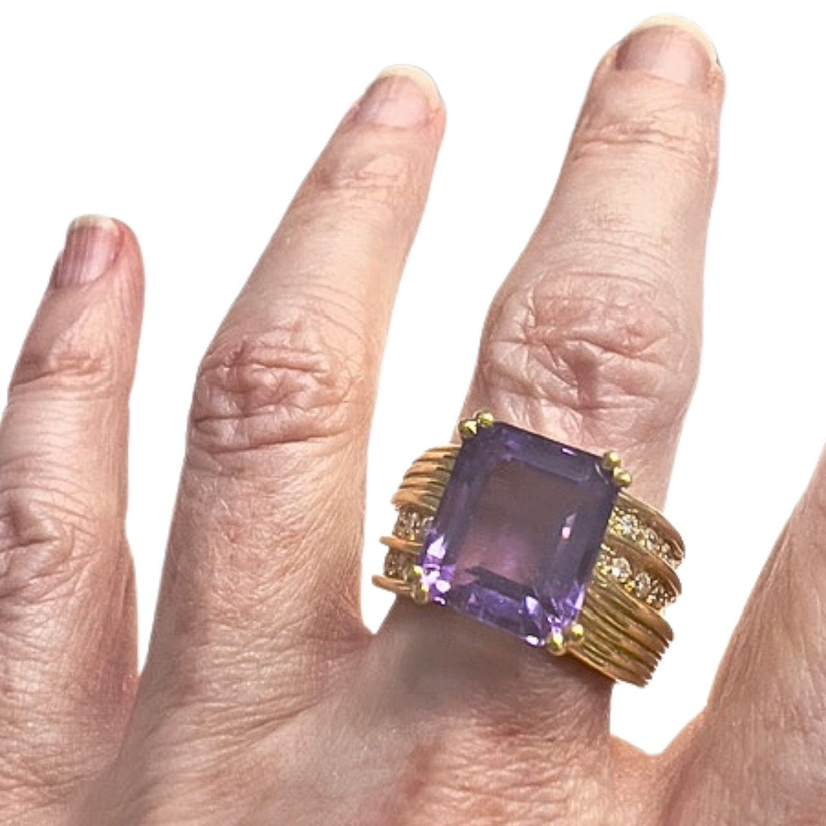 SORTIJA DISEÑO CONTEMPORÁNEO de ORO 18 kts con DIAMANTES y AMATISTAS