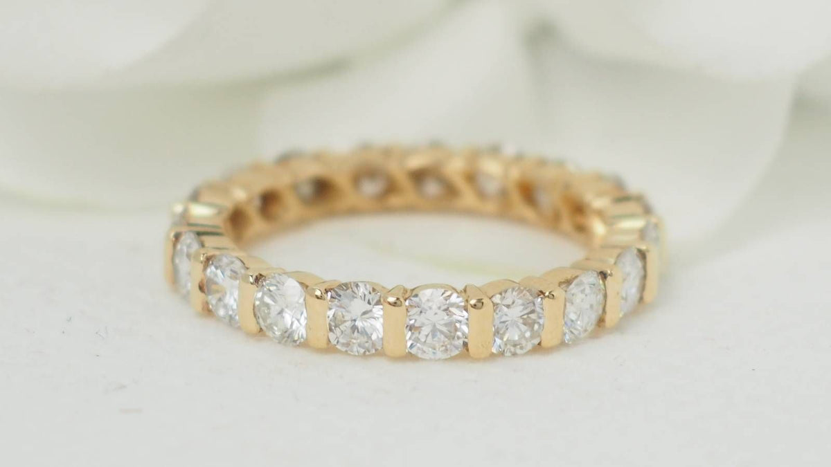 Alliance américaine en or jaune et diamants