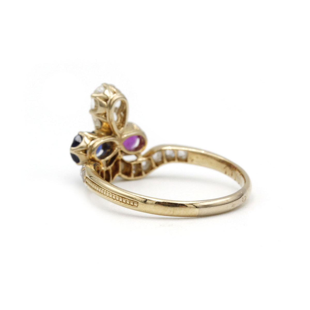 Bague Trilogie XIXème - Or jaune, diamants, rubis et saphir.