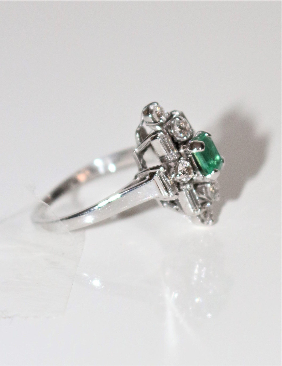 Bague Fleur Moderniste émeraude