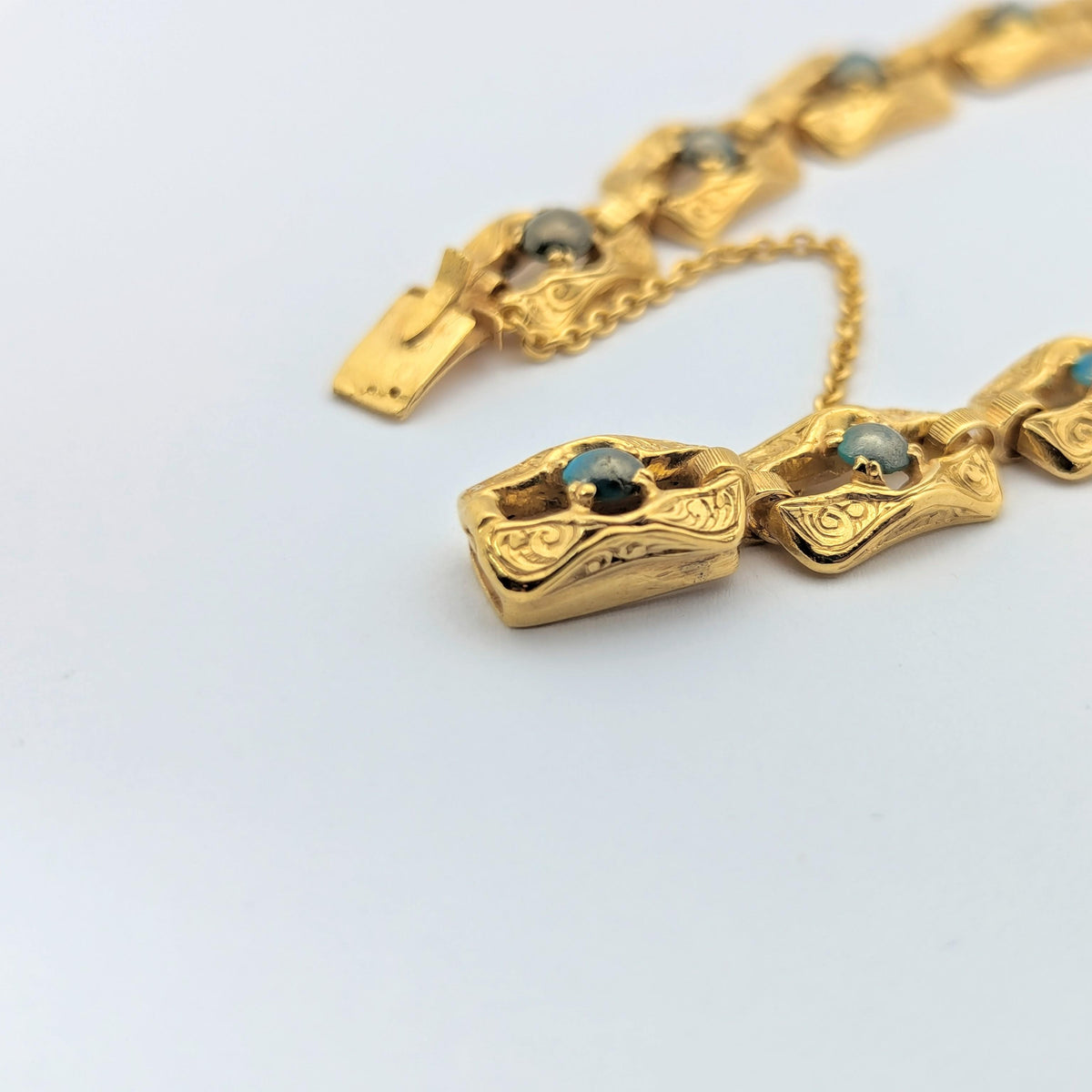 Bracelet en or jaune et turquoises