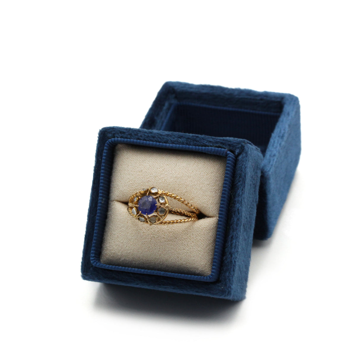 Bague - Or jaune, saphir et diamants