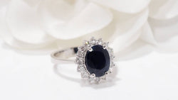 Bague en or blanc, saphir et diamants