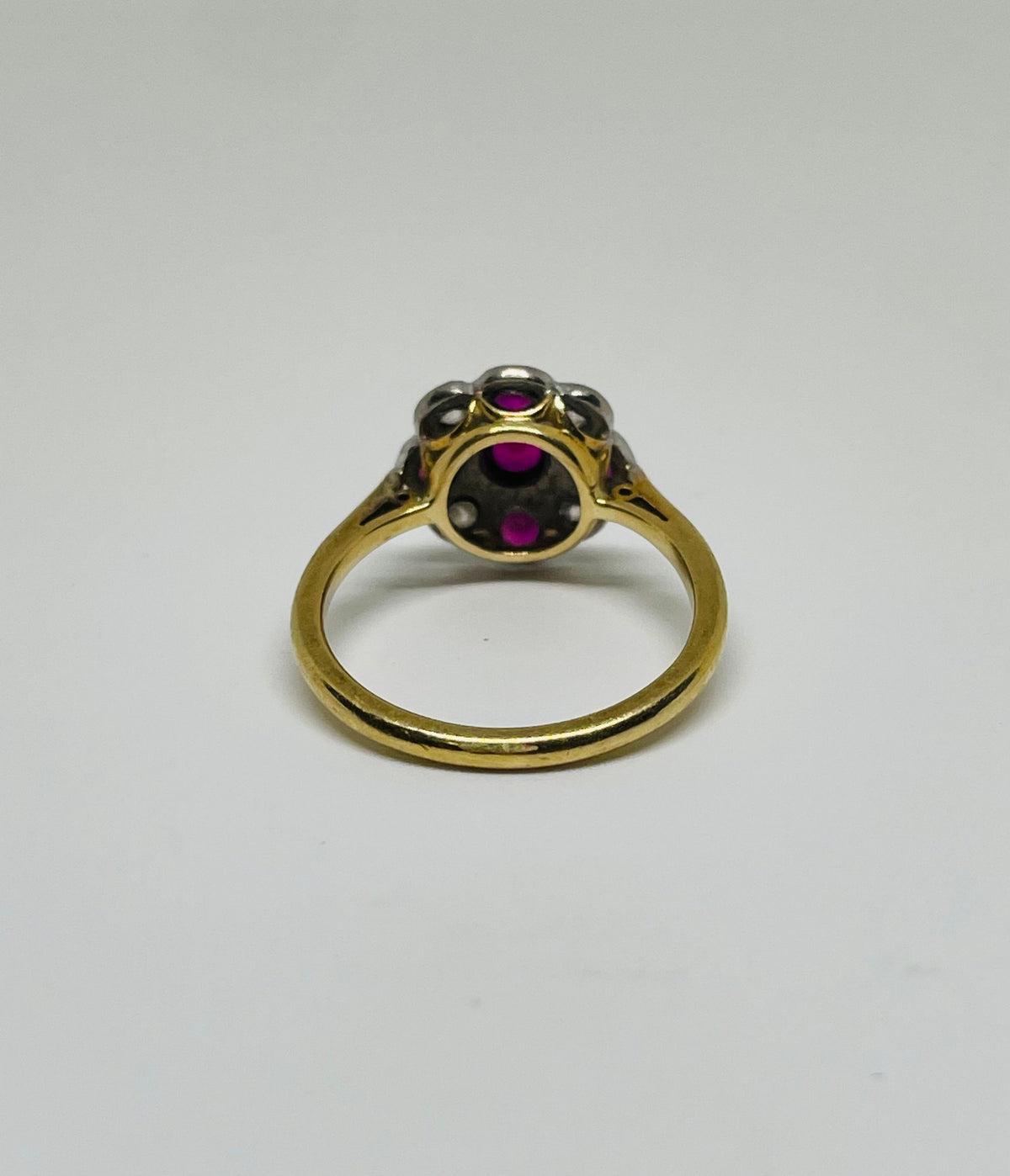 Bague marguerite art déco rubis et diamants
