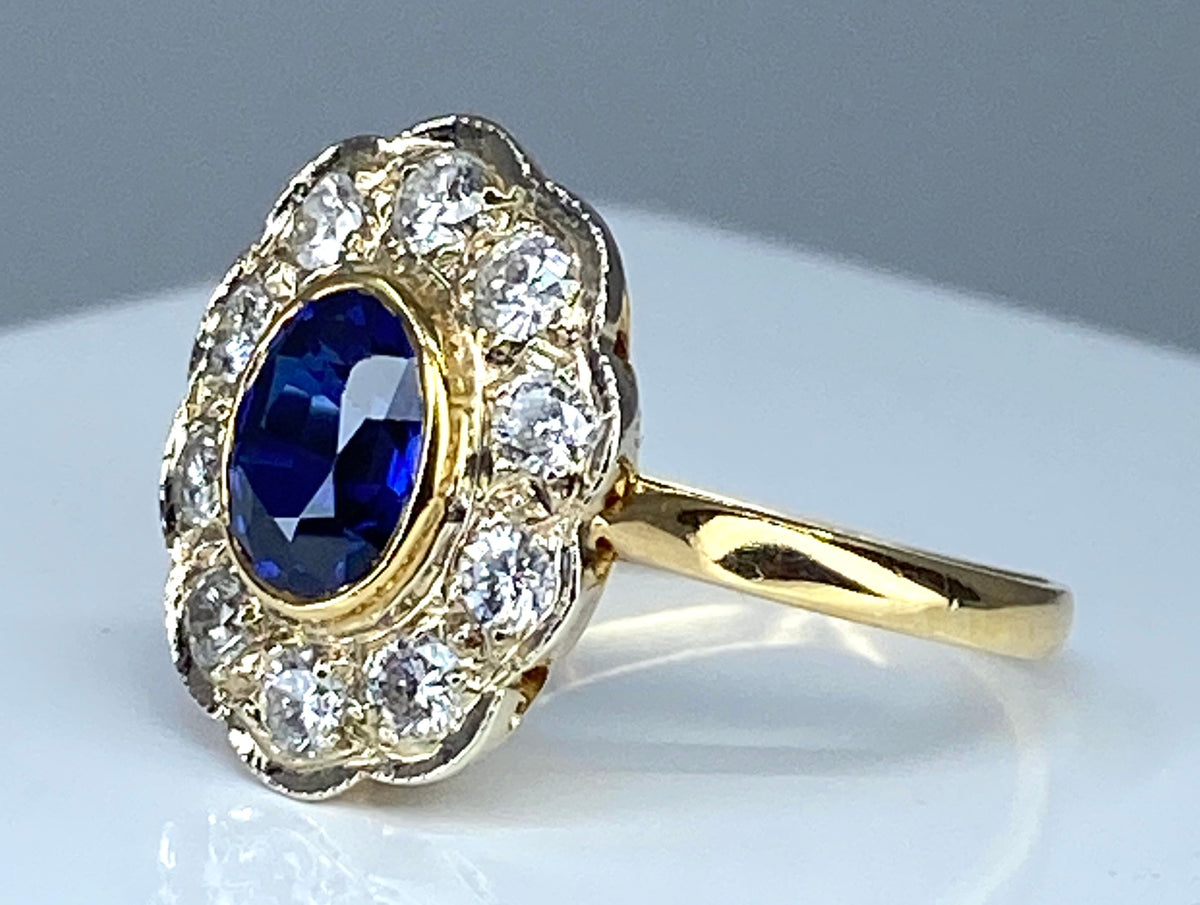 Bague marguerite en or 18 carats en saphir et diamants
