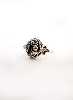 Bague Cocktail dôme en or jaune diamants et émail noir