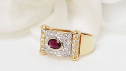 Bague ruban en or bicolore, diamants et rubis