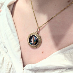 Pendentif or jaune et émail