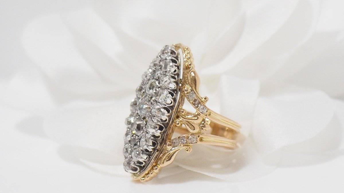 Bague marquise en or jaune et diamants