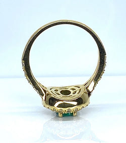 Bague en or jaune 18 carats ornée d’une émeraude et diamants