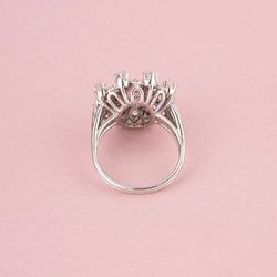 BUCHERER Bague florale en or blanc et diamants