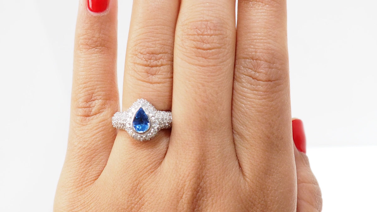 Bague en or blanc, saphir de Ceylan et diamants