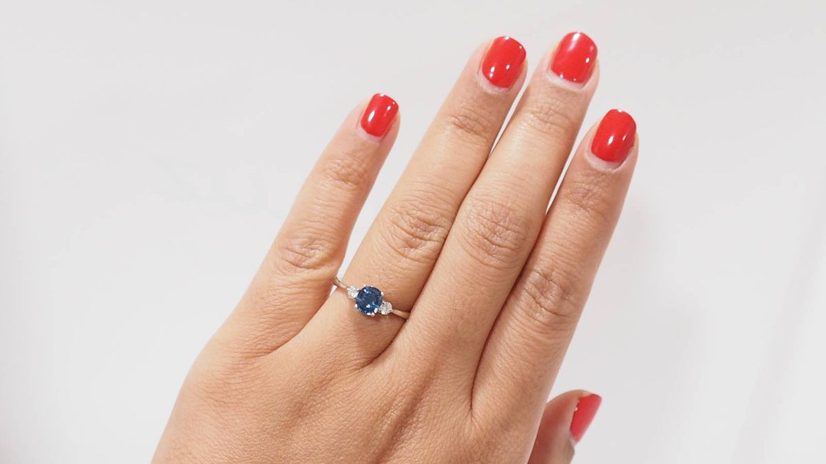 Bague en platine saphir de Ceylan et diamants