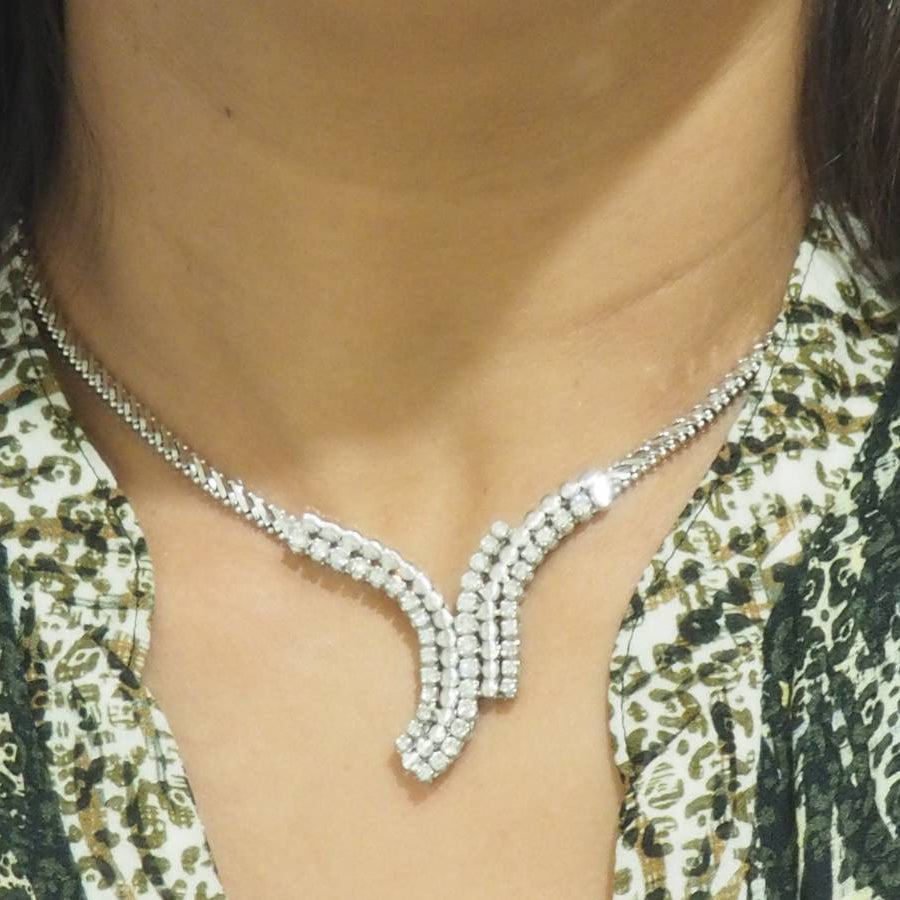 Collier de luxe en or blanc et diamants