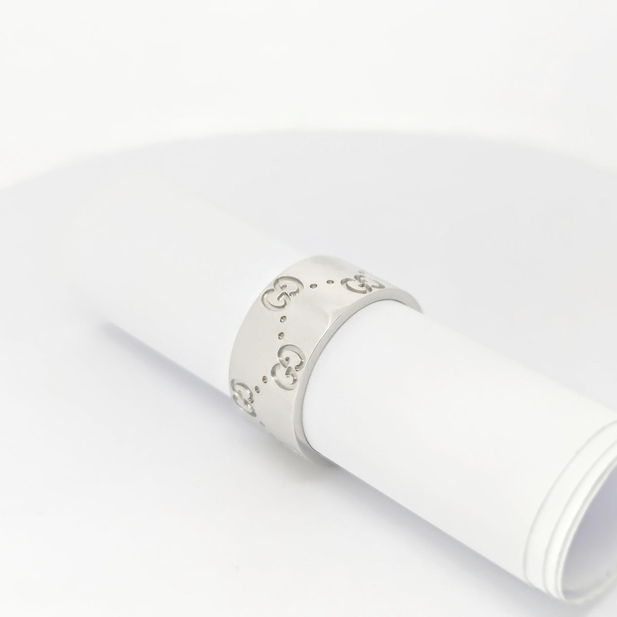 Bague Icon or blanc signée Gucci
