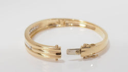 Bracelet jonc ouvrant en or jaune et diamants