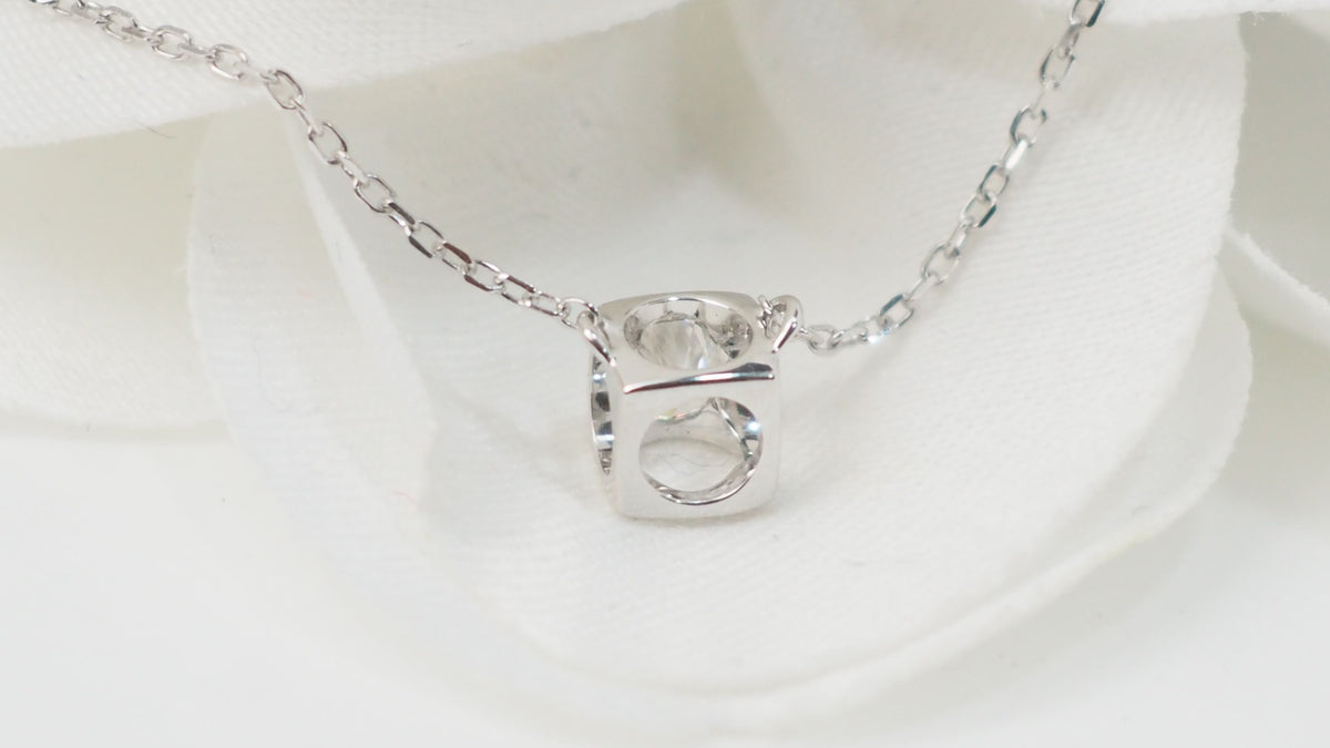 Collier Dinh Van Le Cube diamant en or blanc et diamant