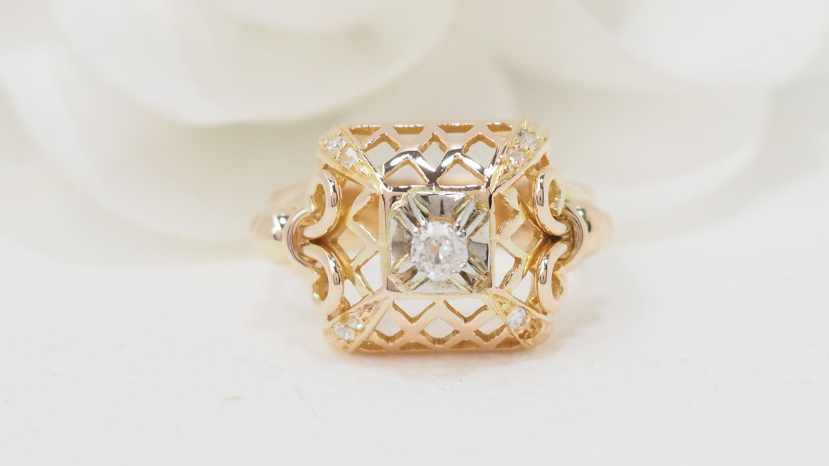 Bague ajourée en or jaune et diamant