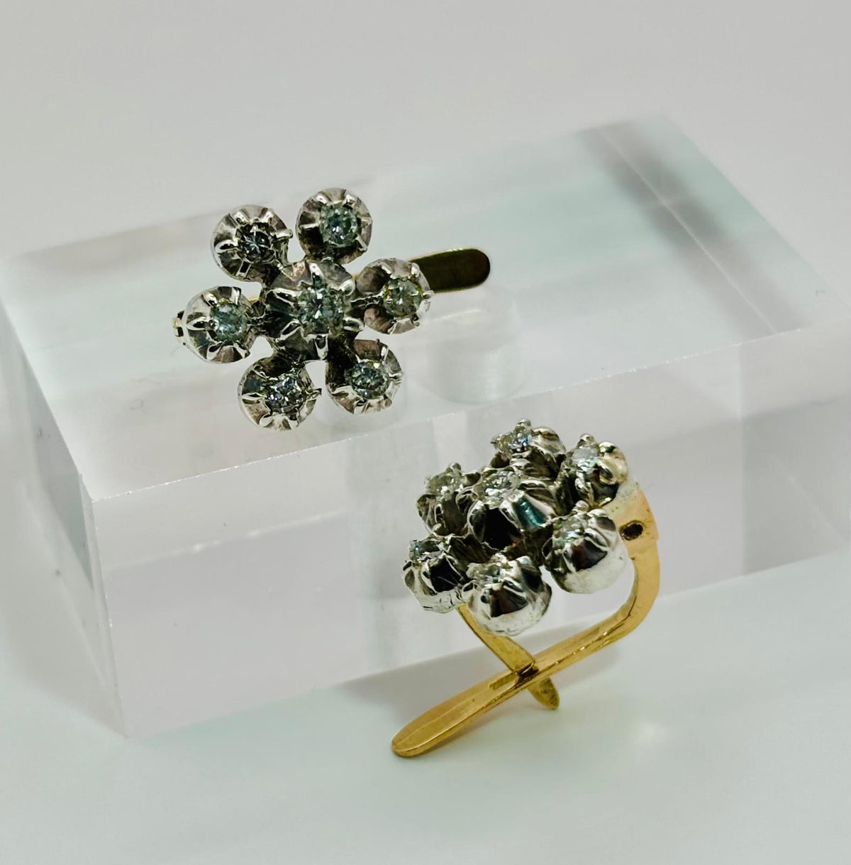 PENDIENTES VINTAGE EN ORO Y DIAMANTES - DISEÑO FLORAL