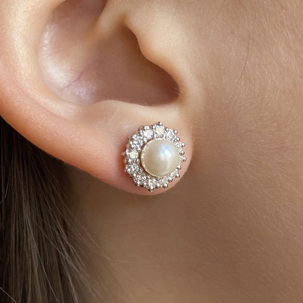 Boucles d'oreilles Puces en or blanc, perle et diamants